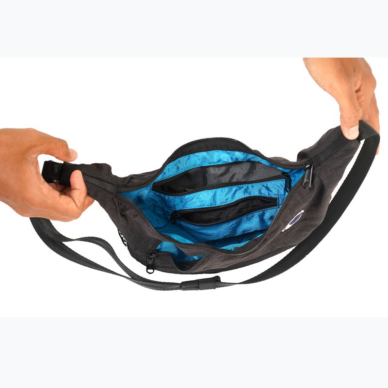 Taška cez rameno Ticket To The Moon Upcycled Sling black 5