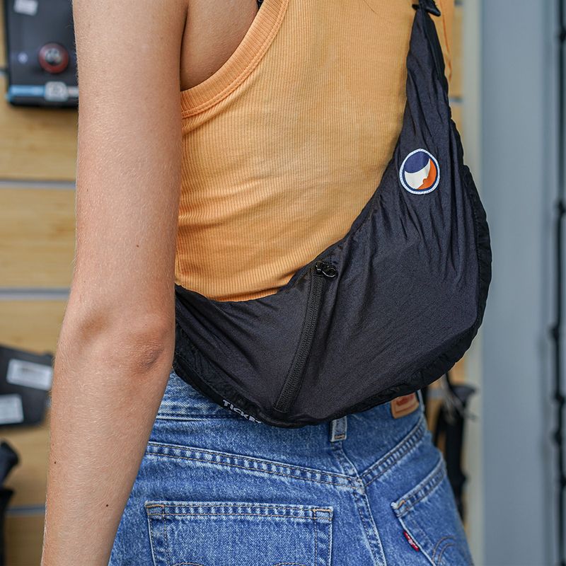 Taška cez rameno Ticket To The Moon Upcycled Sling black 14