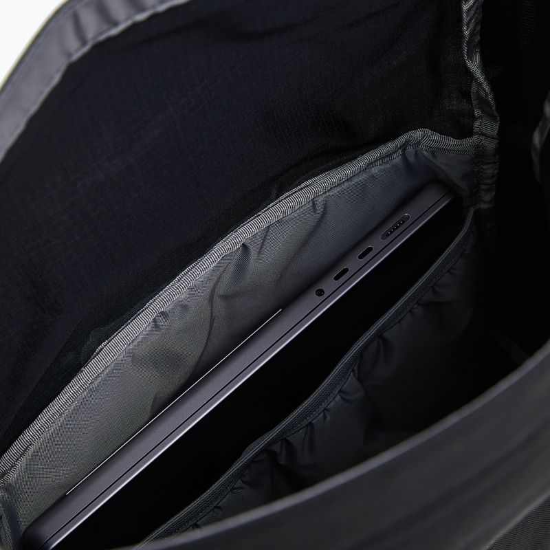 Batoh Peak Performance Roll Top 21,5 l black 5