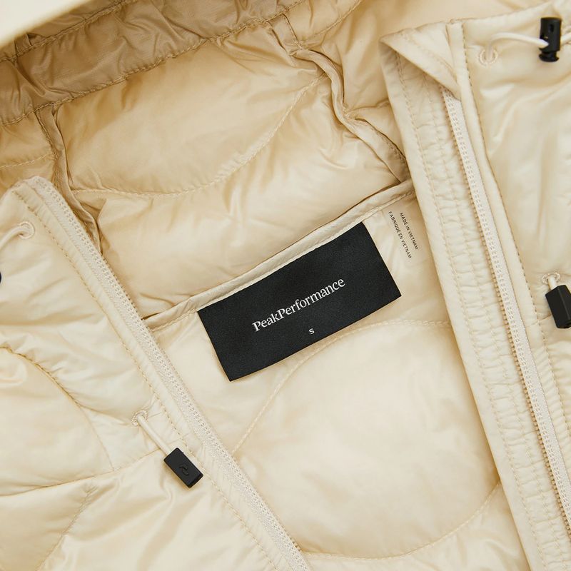 Dámsky páperový kabát Peak Performance Helium Down sand fog 9