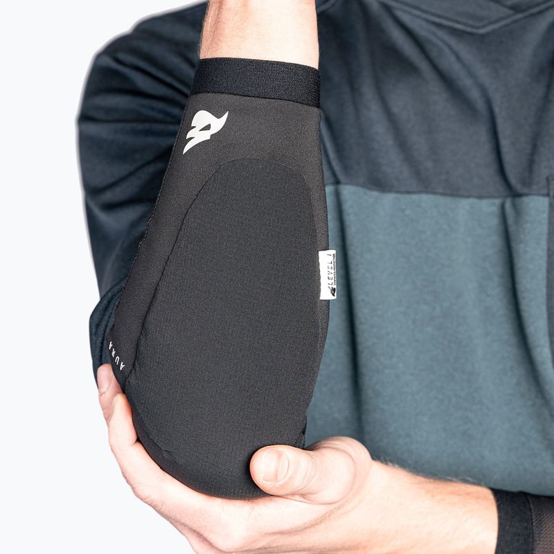 Cyklistické lakťové chrániče Bluegrass Aura black 4