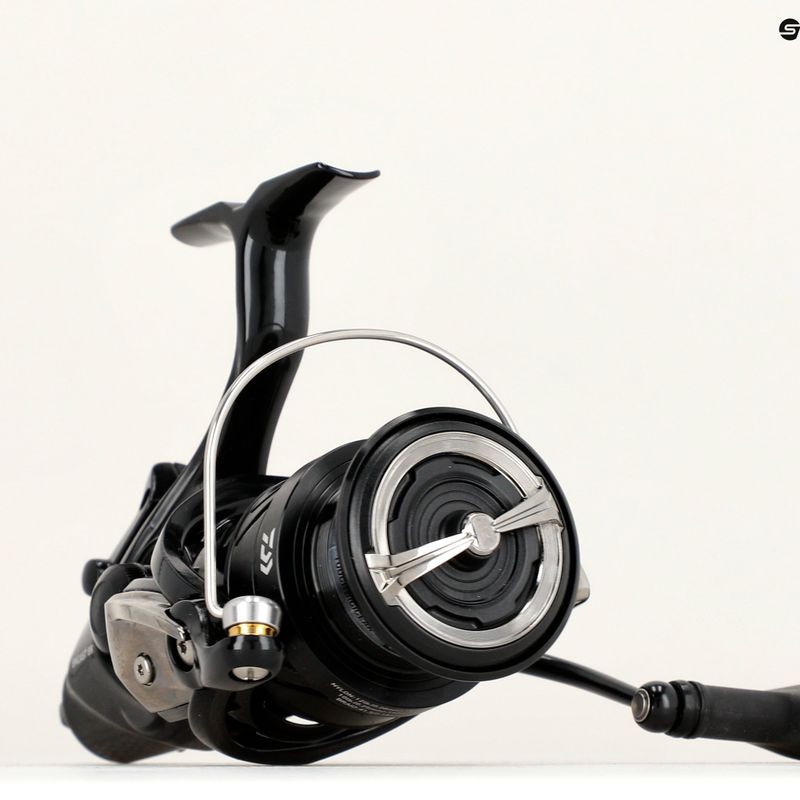 Kaprový navijak Daiwa Emcast BR 19 čierny 10148-400 5