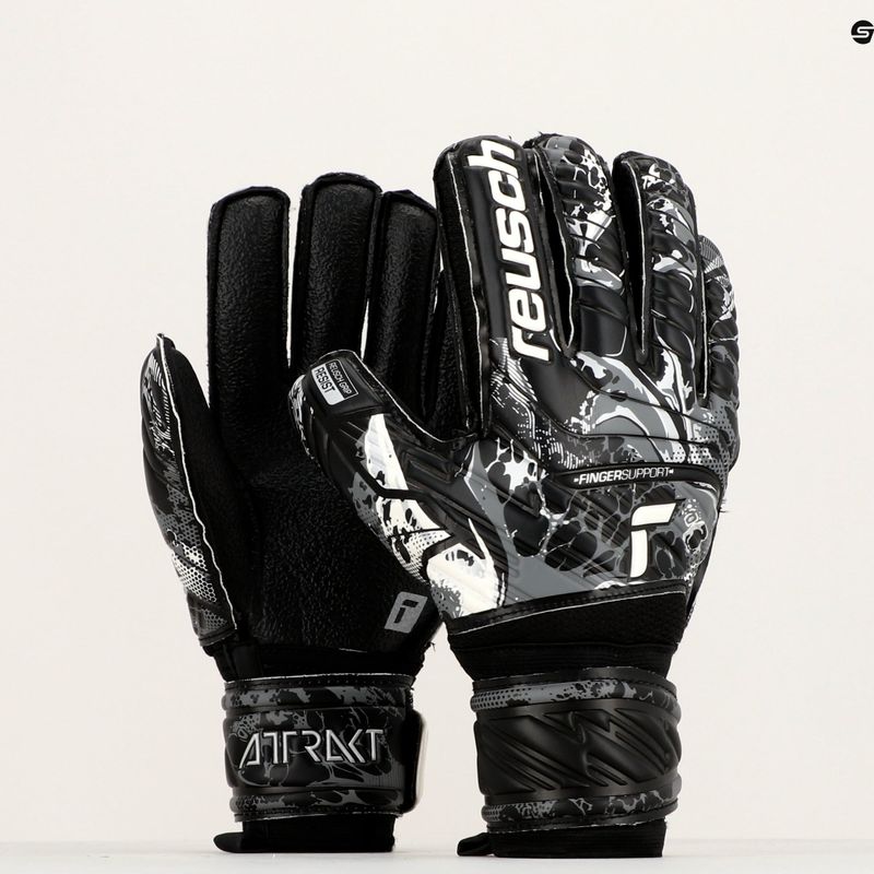 Reusch Attrakt Resist Finger Support Brankárske rukavice čierne 5370610-7700 9