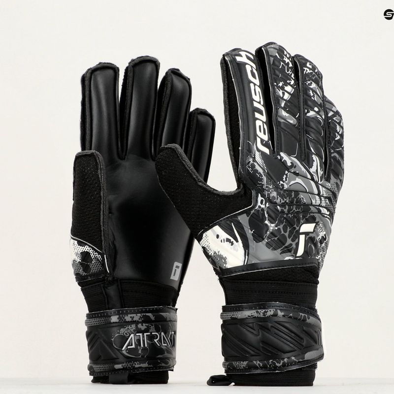 Reusch Attrakt Solid brankárske rukavice čierne 5370515-7700 9