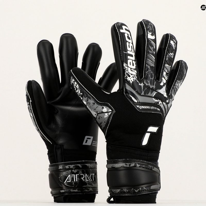 Reusch Attrakt Infinity Finger Support Brankárske rukavice čierne 5370720-7700 9
