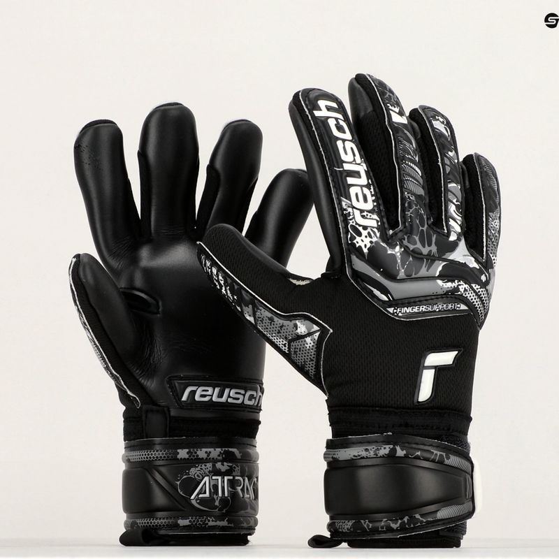 Detské brankárske rukavice Reusch Attrakt Infinity Finger Support Junior čierne 5372720-7700 9