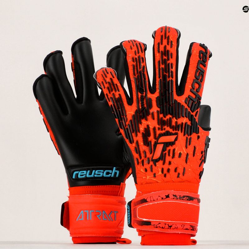 Reusch Attrakt Freegel Gold Evolution Cut brankárske rukavice červené 5370135-3333 9