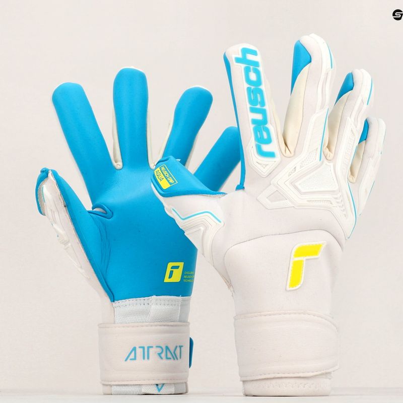 Reusch Attrakt Freegel Aqua Vetruodolné brankárske rukavice biele 527459 8