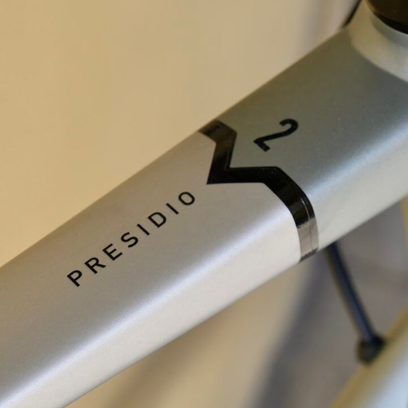 Mestský bicykel Marin Presidio 2 saténový drevený/strieborný/čierny 8