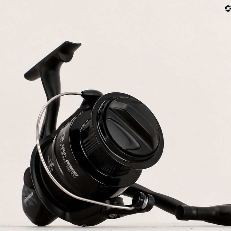 Kaprový navijak Okuma Atomic Carp čierny ATC-7000 5