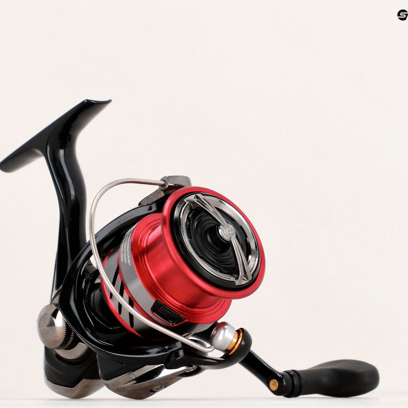 Rybársky navijak Daiwa Ninja Match black 10217-300 na plavák 5