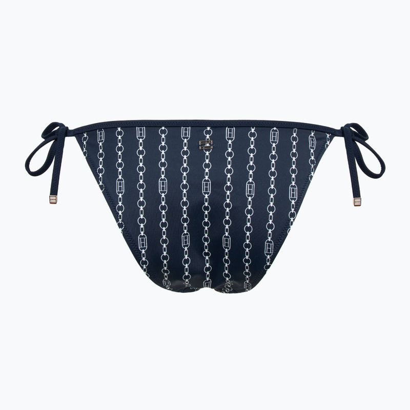 Tommy Hilfiger Cheeky String Spodný diel plaviek s bočnou kravatou Tlač vlajky reťaz dark night navy 2