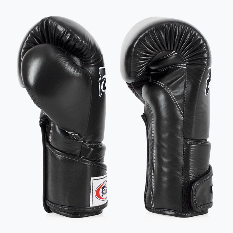 Štýlové boxerské rukavice Fairtex Angular Sparring - s uzamknutým palcom čierne 3