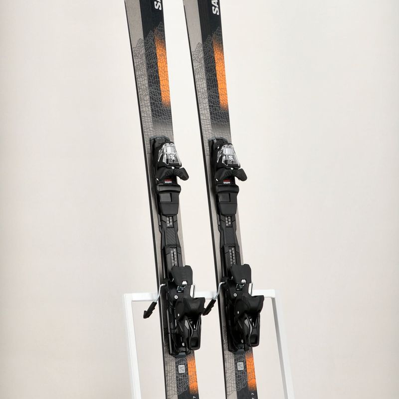 Zjazdové lyže Salomon Stance 84 + M12 GW black/neon orange/dove 13