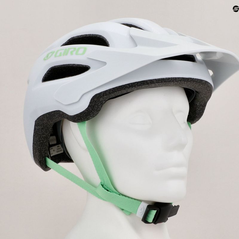 Dámska cyklistická prilba Giro Fixture II W matte white green pearl 9