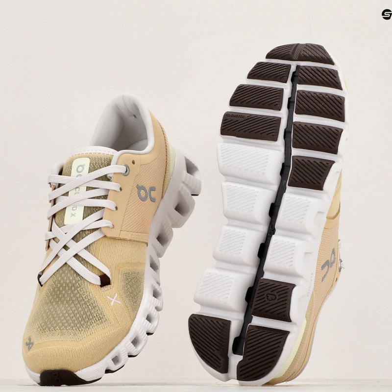 Dámska bežecká obuv On Cloud X 3 savannah/frost 10