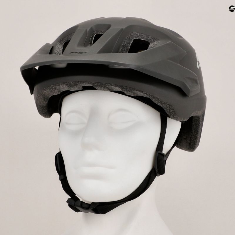 Cyklistická prilba MET Echo titanium metallic matt 8
