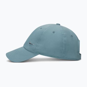 Šiltovka Nike Dri-Fit Club Unstructured Metal Swoosh Mineral slate/metallic silver