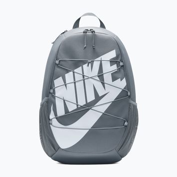 Mestský batoh Nike Heritage Sweep 25 l smoke grey/smoke grey/white
