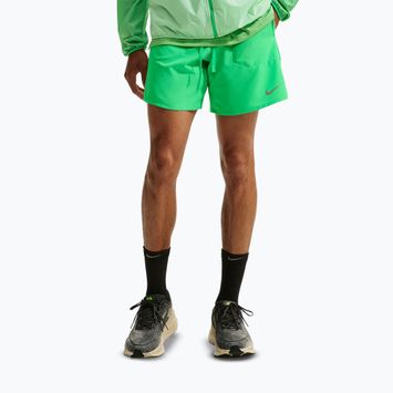 Pánske bežecké šortky Nike Stride Dri-Fit 2in1 7" green spark