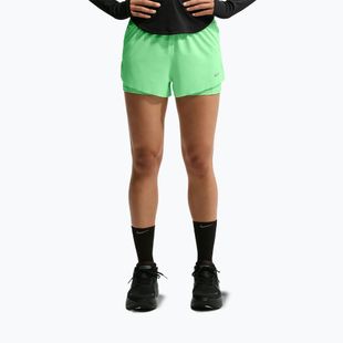 Dámske bežecké šortky Nike Swift Mid-Rise 2in1 illusion green