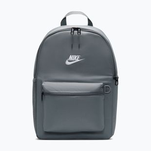 Mestský batoh Nike Heritage 23 l smoke grey/smoke grey/white