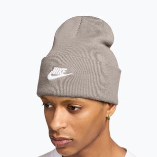 Zimná čiapka Nike Peak Futura Beanie moon particle/white