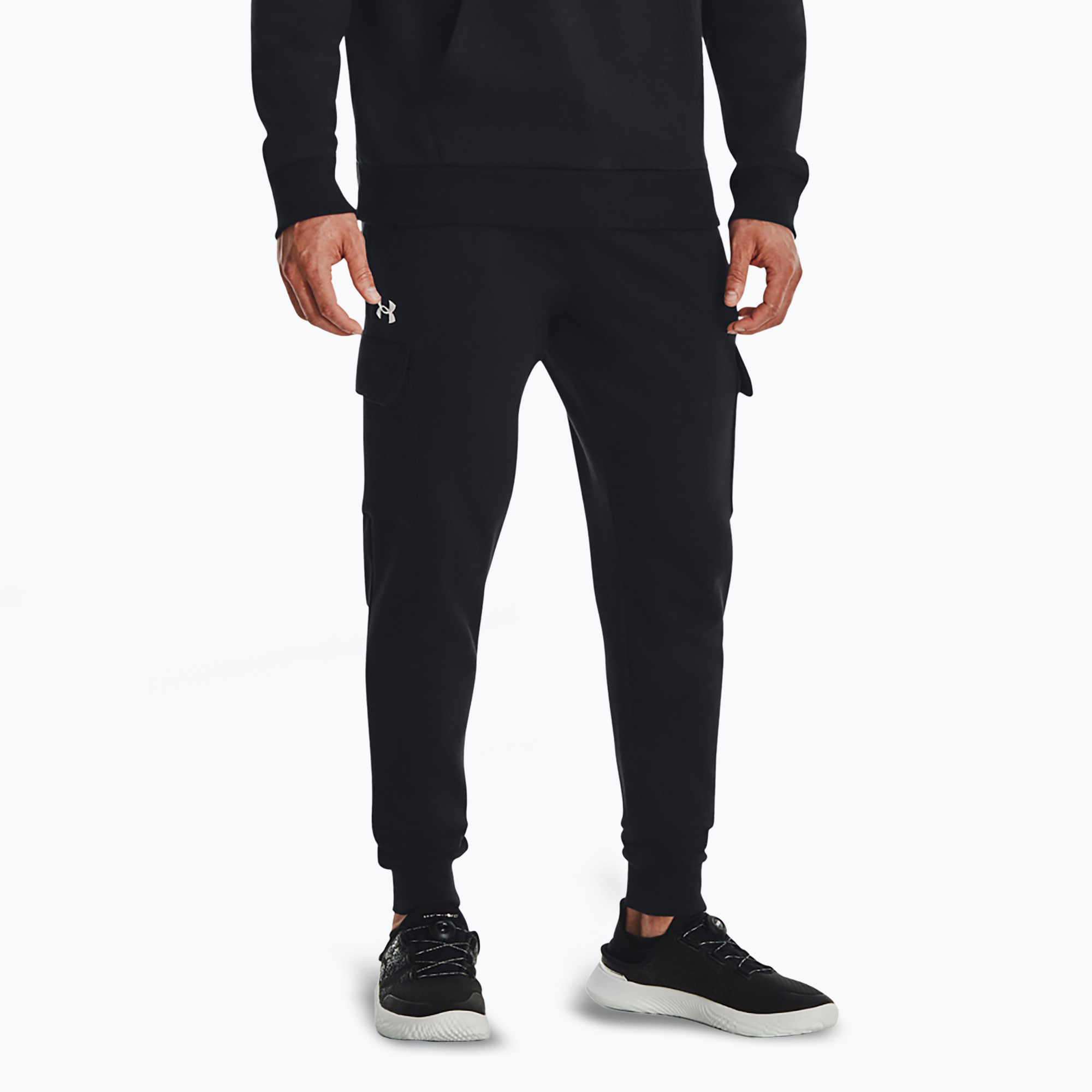 Pánske nohavice Under Armour Rival Fleece Cargo Jogger black/white (Rival Fleece Cargo Jogger 1382134-001)