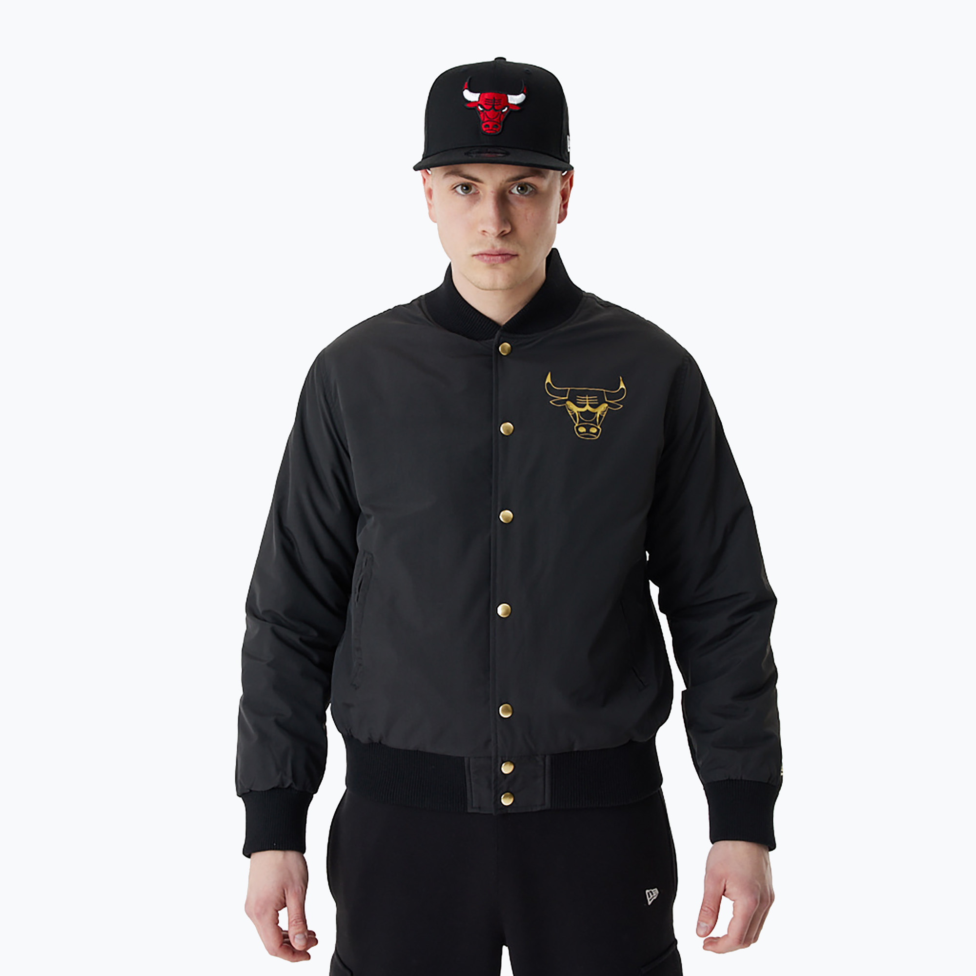 Pánska bunda New Era NBA Script BP Bomber Chicago Bulls black (NBA Script BP Bomber Chicago Bulls 60424378)