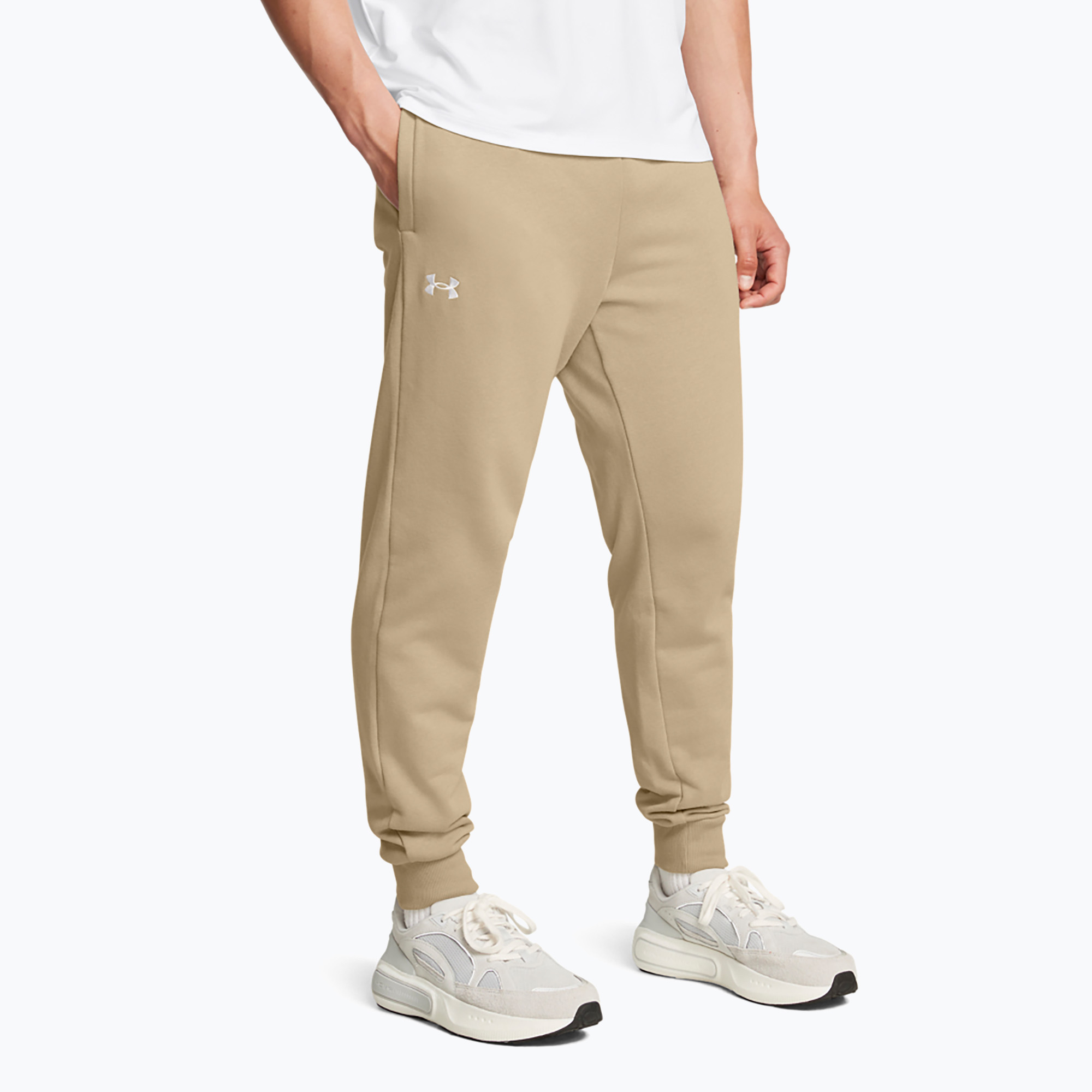 Pánske nohavice Under Armour Rival Fleece Joggers city khaki/white (Rival Fleece Joggers 1379774-299)