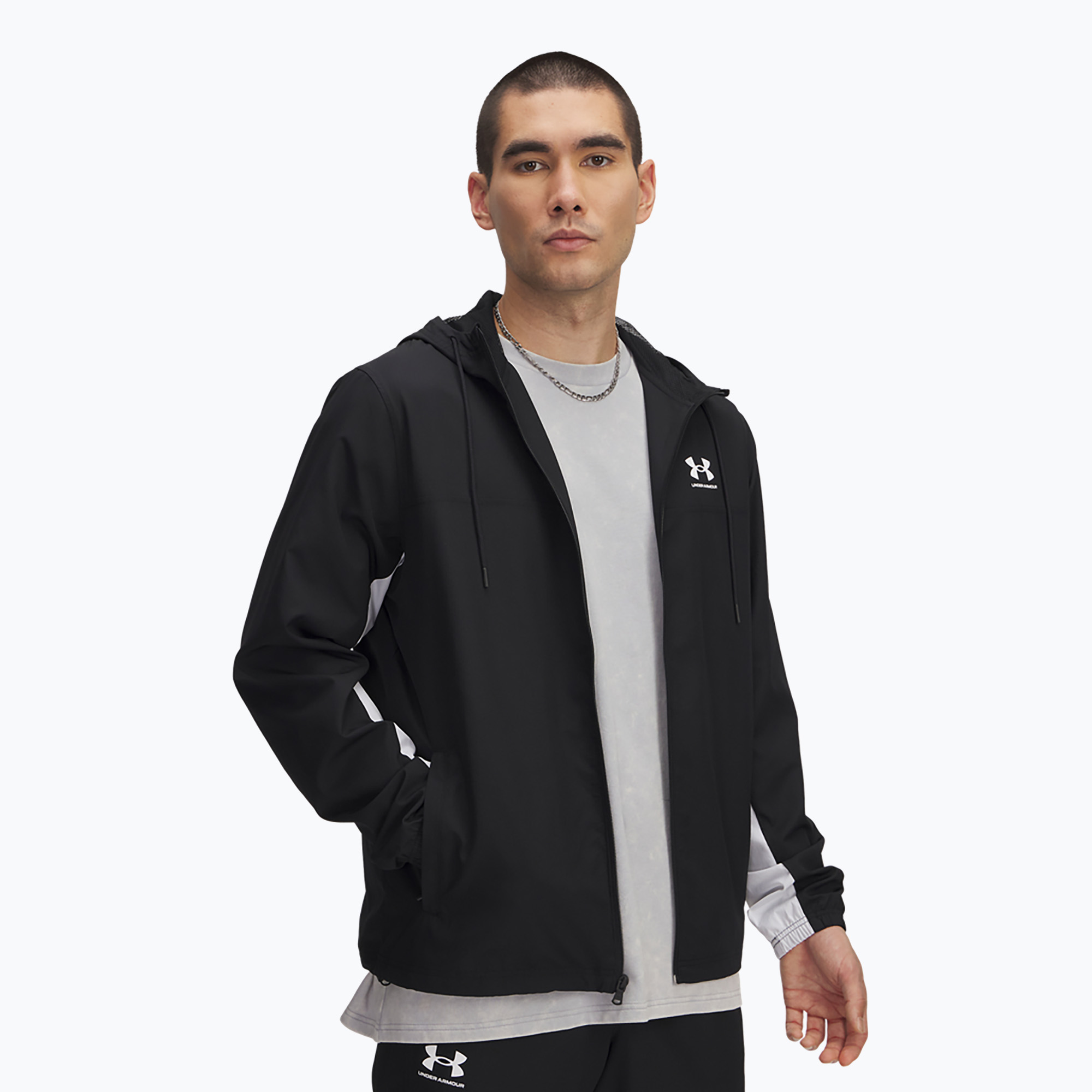 Pánska bunda Under Armour Rival Woven Windbreaker black/black/white (Rival Woven Windbreaker 1390149-001)